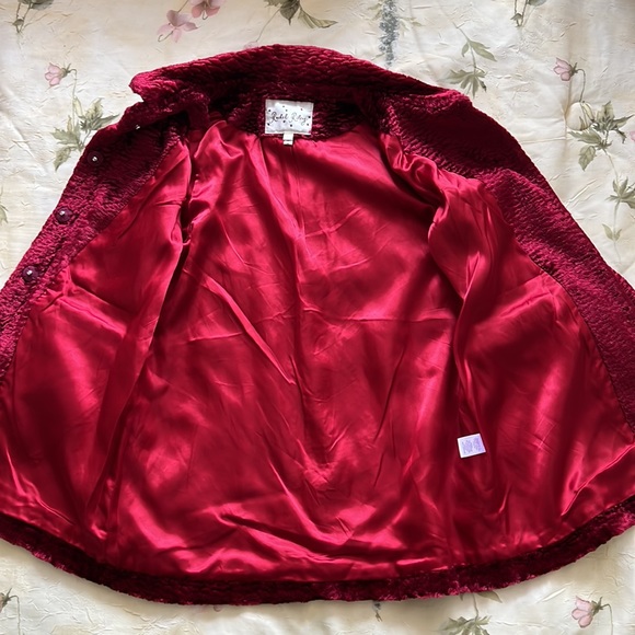 Great spring and fall jacket to make your child look and feel great. - Picture 2 of 6